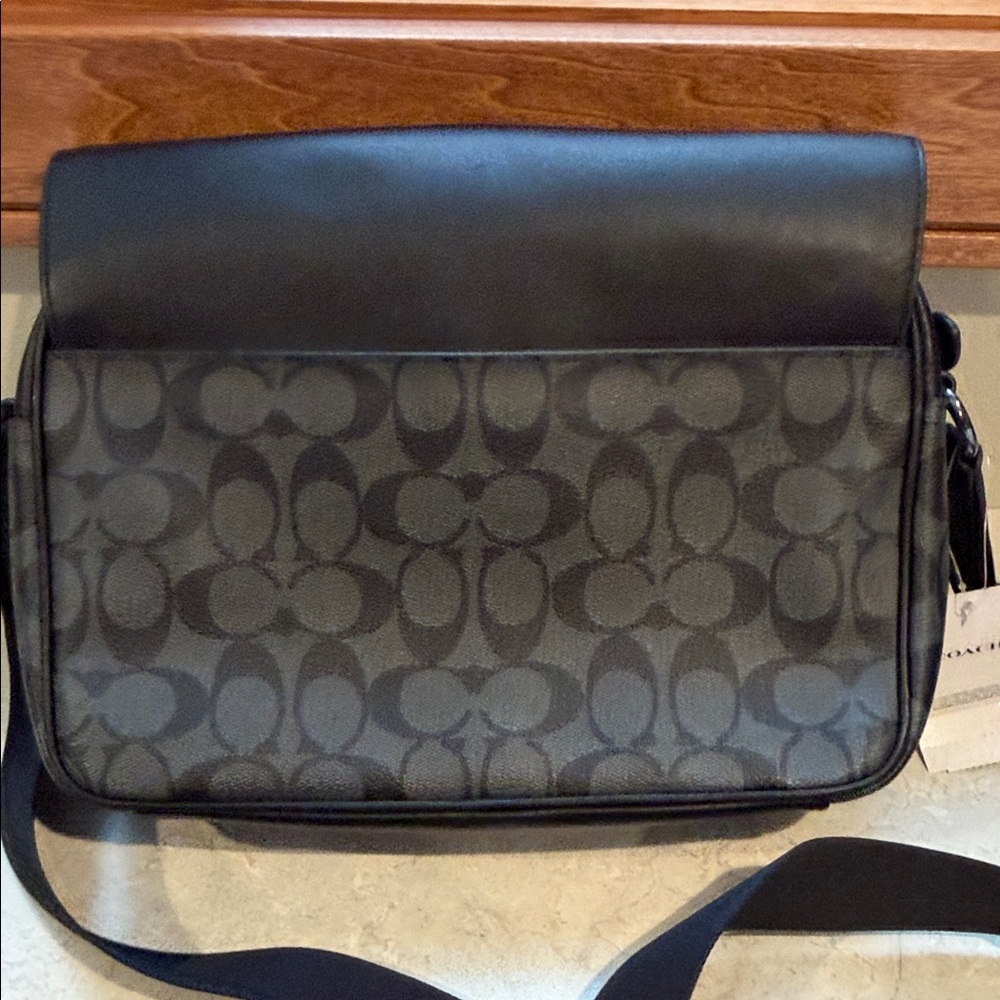 Coach Men’s Black Messenger Bag with Signature Side Panels - Picture 3 of 5